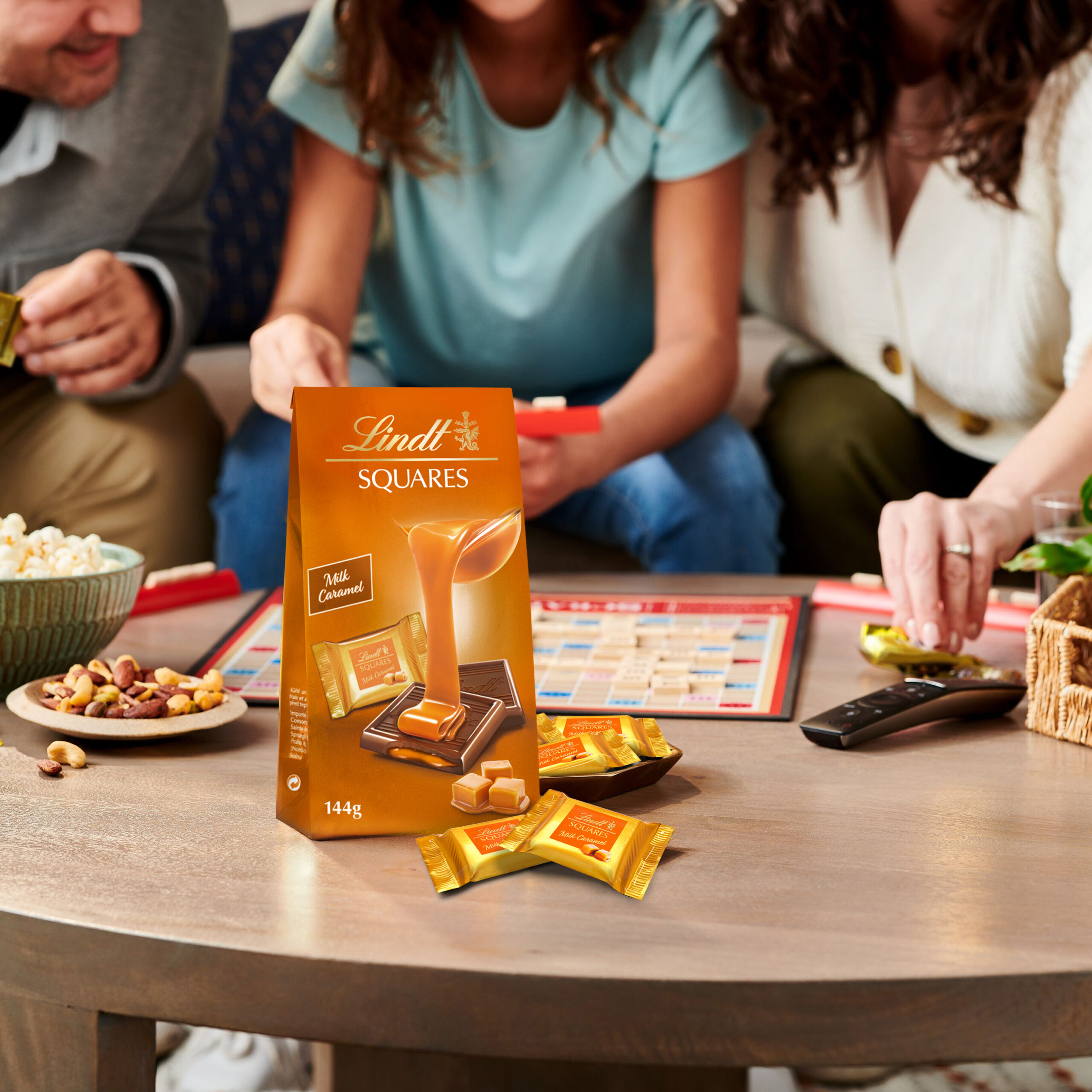 SQUARES Milk Caramel Bag 144g - Lindt Online Shop